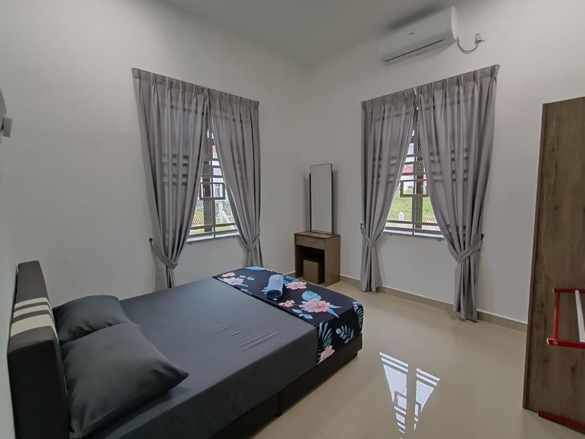 Homestay Kemaman Fyna08 Banglo Dekat Pantai Киджал Экстерьер фото