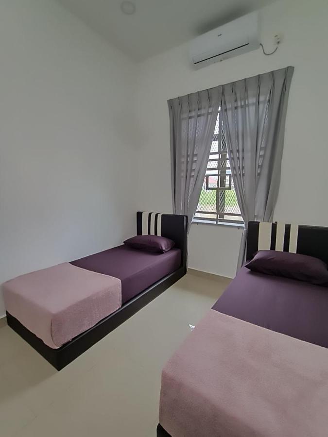 Homestay Kemaman Fyna08 Banglo Dekat Pantai Киджал Экстерьер фото