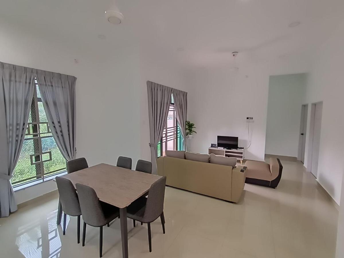 Homestay Kemaman Fyna08 Banglo Dekat Pantai Киджал Экстерьер фото