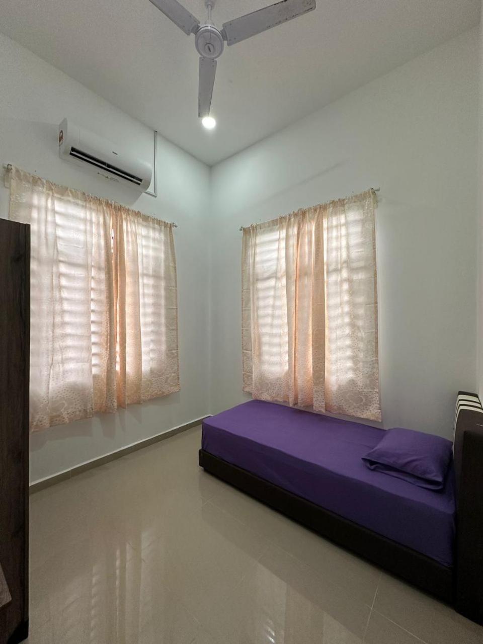 Homestay Kemaman Fyna08 Banglo Dekat Pantai Киджал Экстерьер фото