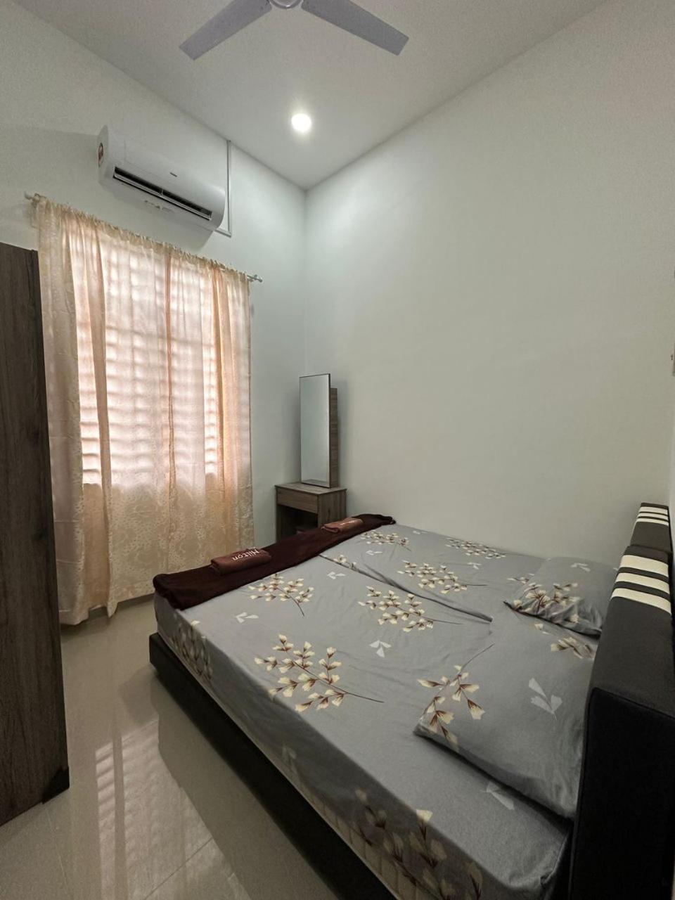 Homestay Kemaman Fyna08 Banglo Dekat Pantai Киджал Экстерьер фото